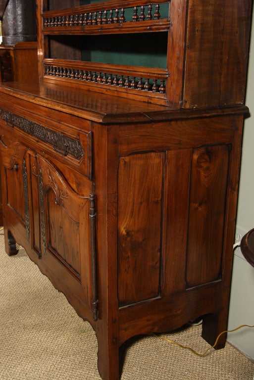 French Yew Wood Dresser In Good Condition For Sale In Bridport, CT